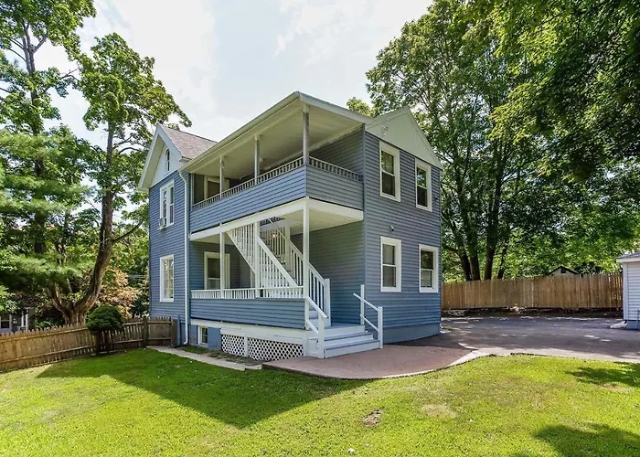 2 Bedroom Apartment Near Bristol Center