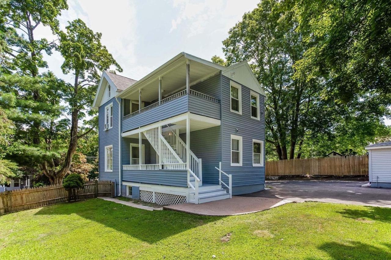 2 Bedroom Near Center